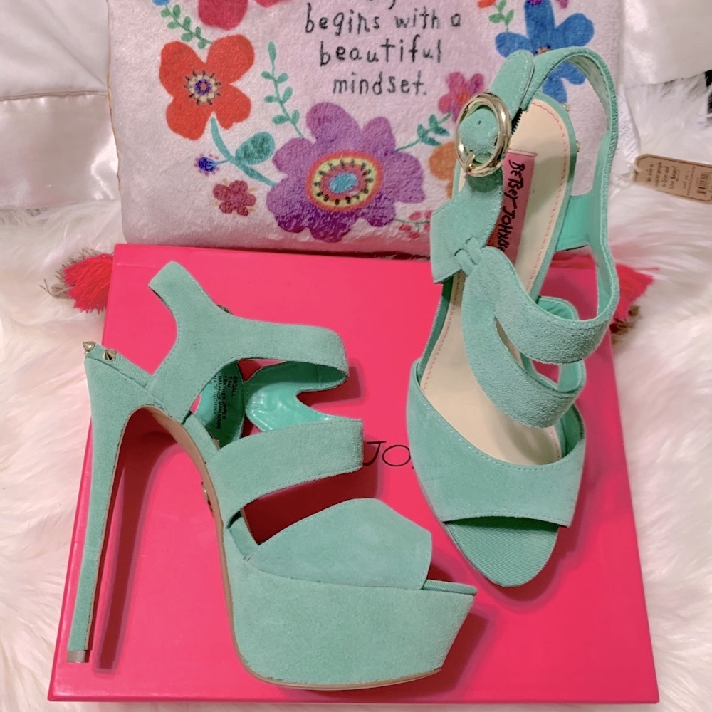 Betsey Johnson Endall Mint Green 7.5 Leather